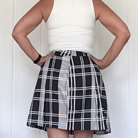 BANANA REPUBLIC BLACK AND WHITE FLARED SKIRT SIZE 8 - Picture 5 of 9